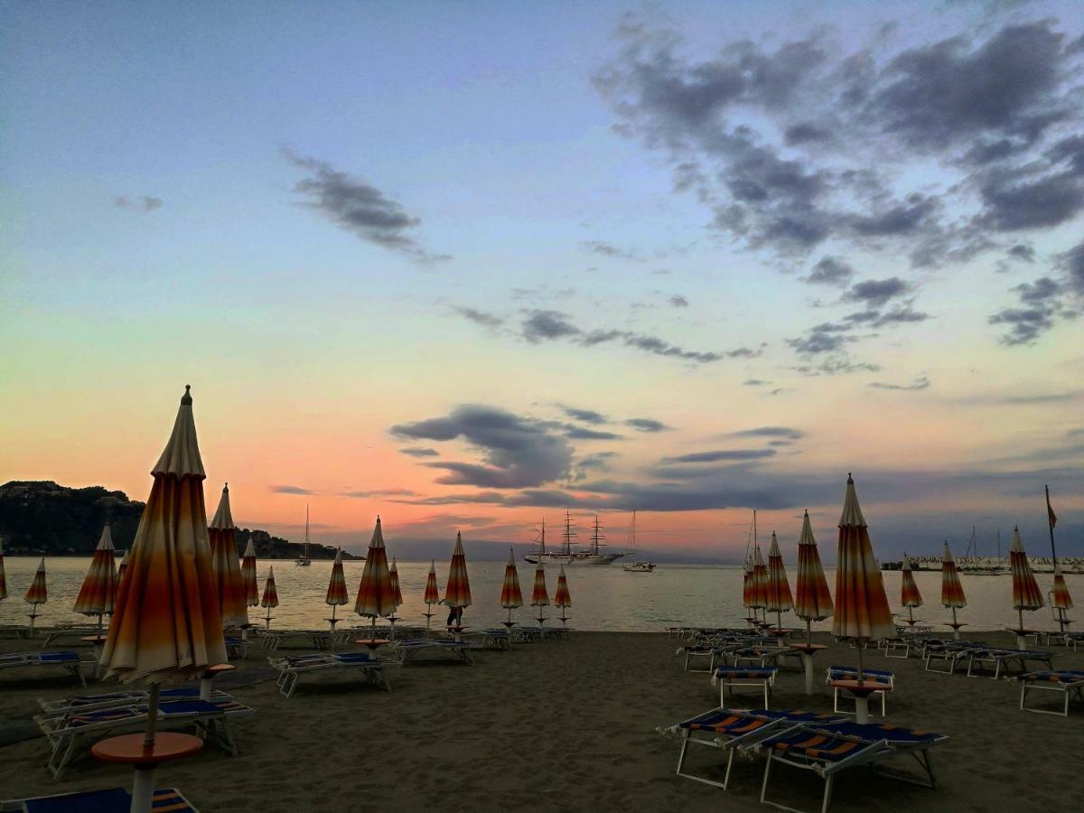 Relax House Villa Giardini Naxos Ngoại thất bức ảnh